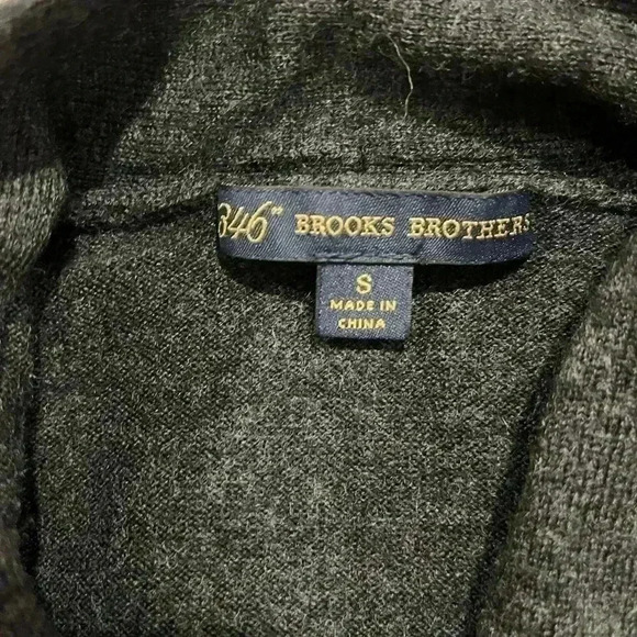 346 Brooks Brothers Merino Wool V-Neck Sweater Size Small - Picture 4 of 5